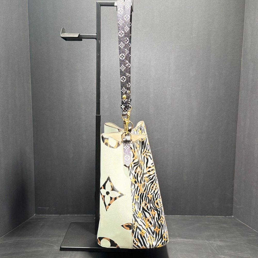 ❌SOLD❌Louis Vuitton Limited Edition NeoNoe Giant Shoulder Jungle Bucket Bag~EUC - Picture 3 of 11